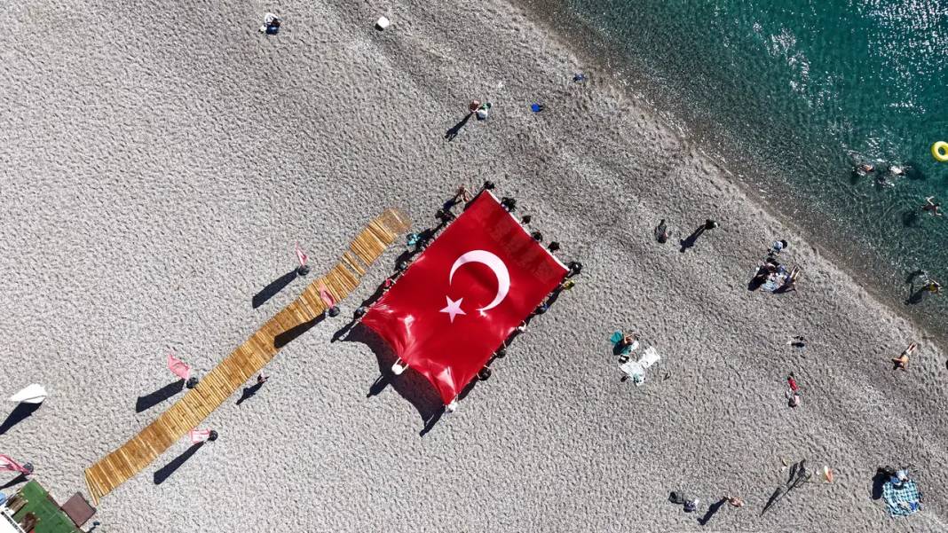 Antalyalı Dalgıçlar Cumhuriyet İçin Akdeniz'de Bayrak Açtı 3